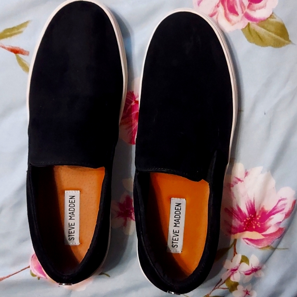 STEVE MADDEN BLACK SUADE PLATFORM SLIP ON SHOES